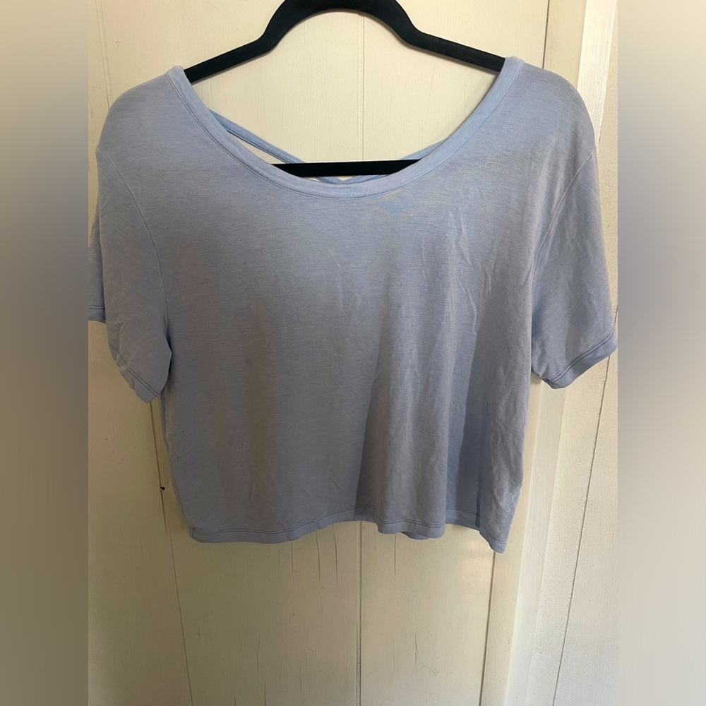 AMERICAN EAGLE LIGHT BLUE SOFT & SEXY CRISS CROSS BACK CROPPED TEE SHIRT- MEDIUM